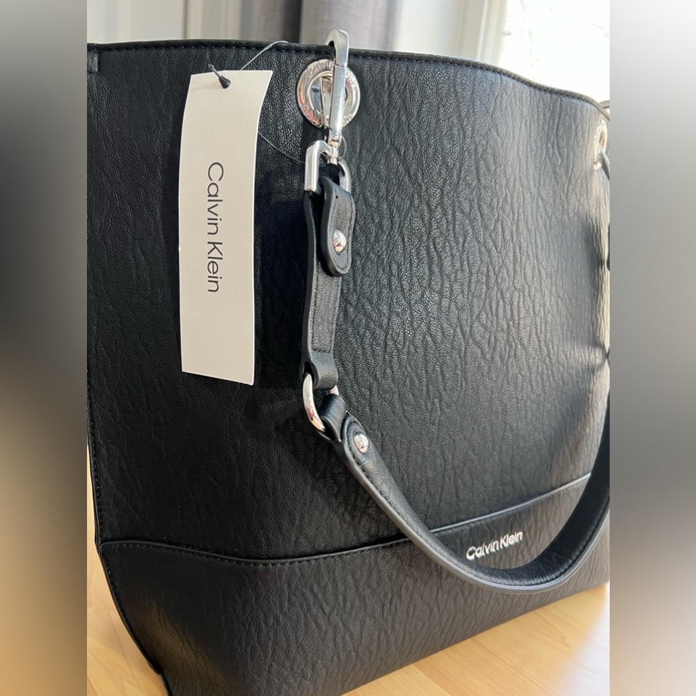 CALVIN KLEIN - purse color black leather with silver hardware. - Picture 14 of 15